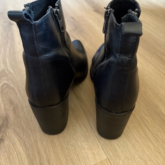 Steve Madden Portia Black Leather Ankle Boots – Size 9 minimalist, pointed toe, - Picture 4 of 6